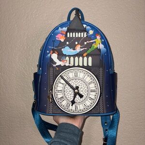 Disney Loungefly Peter Pan London Scene - Glow in the Dark, DISCOLORATION AT TOP